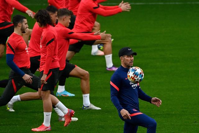 辽宁揭幕战赛前领取总冠军戒指 升起冠军旗帜